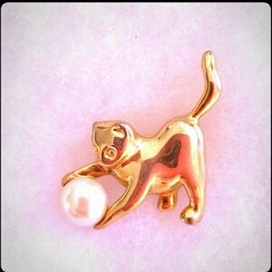 Gold Cat Brooch with Pearl Accent